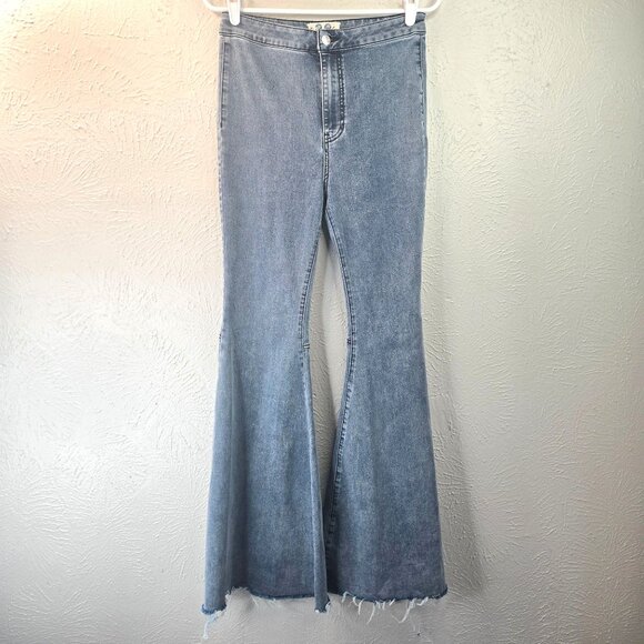 Free People Flare Jeans 28 High Waisted Light Blue Wash Boho Bell Bottom Denim - Picture 1 of 10